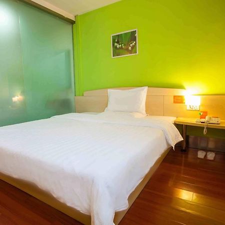 7Days Inn Heyuan Cultrual Palace Renren Le Room photo