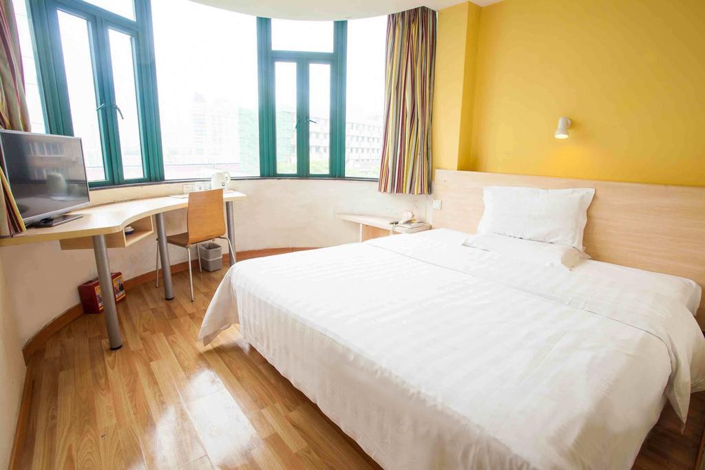 7Days Inn Heyuan Cultrual Palace Renren Le Room photo